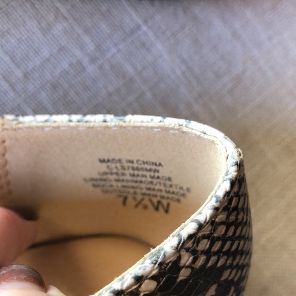 Like new Coconuts by Matisse flat sole never worn faux lizard 7.5W - Picture 8 of 9